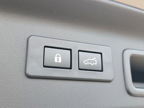 Used 2025 Subaru Forester Premium image 29