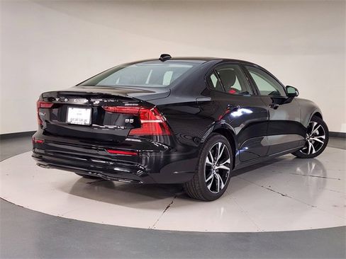Used 2024 Volvo S60 B5 Core image 2