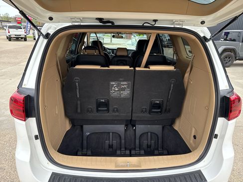 Used 2021 Kia Sedona EX image 12