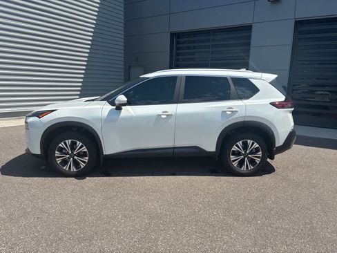 Used 2023 Nissan Rogue SV w/ SV Premium B Package FWD image 2