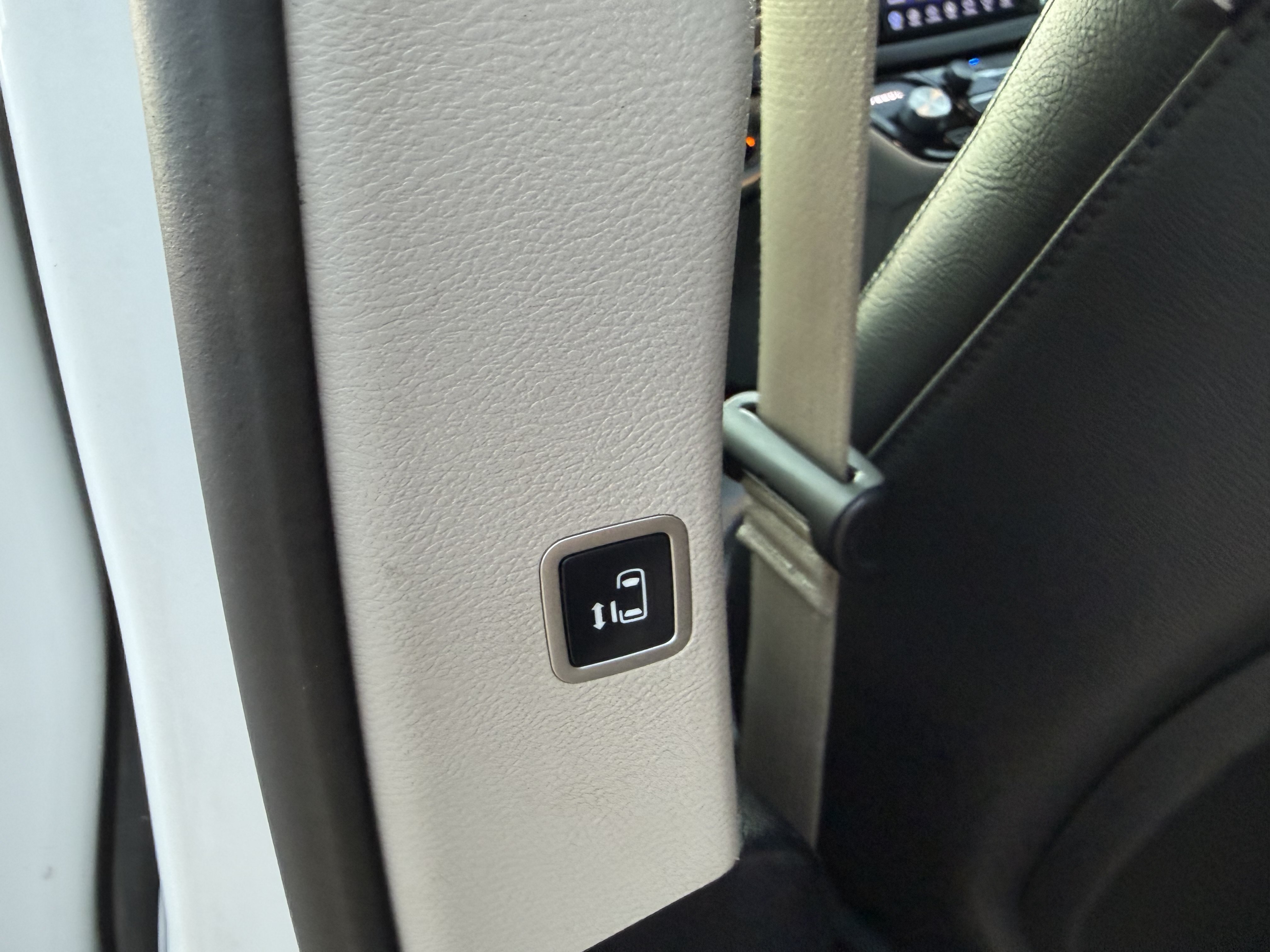 Used 2017 Chrysler Pacifica Touring-L FWD image 24