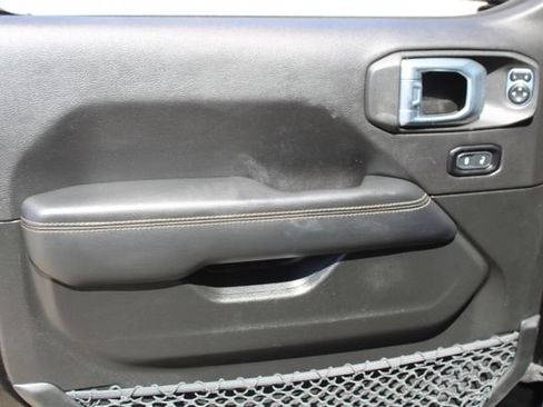 Used 2022 Jeep Gladiator Overland AWD/4WD image 16