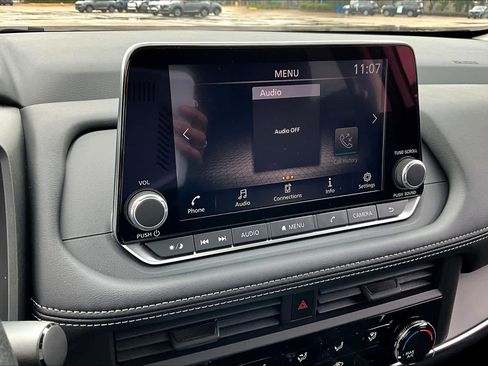Used 2025 Nissan Rogue S FWD image 13