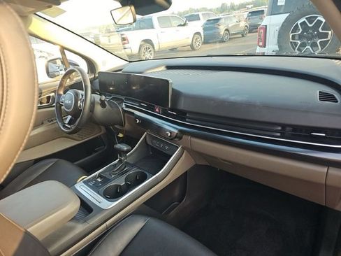 Used 2025 Kia Carnival FWD image 18