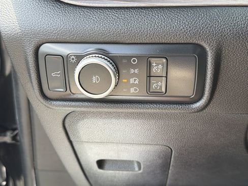 Used 2022 Ford Explorer Limited w/ Equipment Group 301A RWD image 18