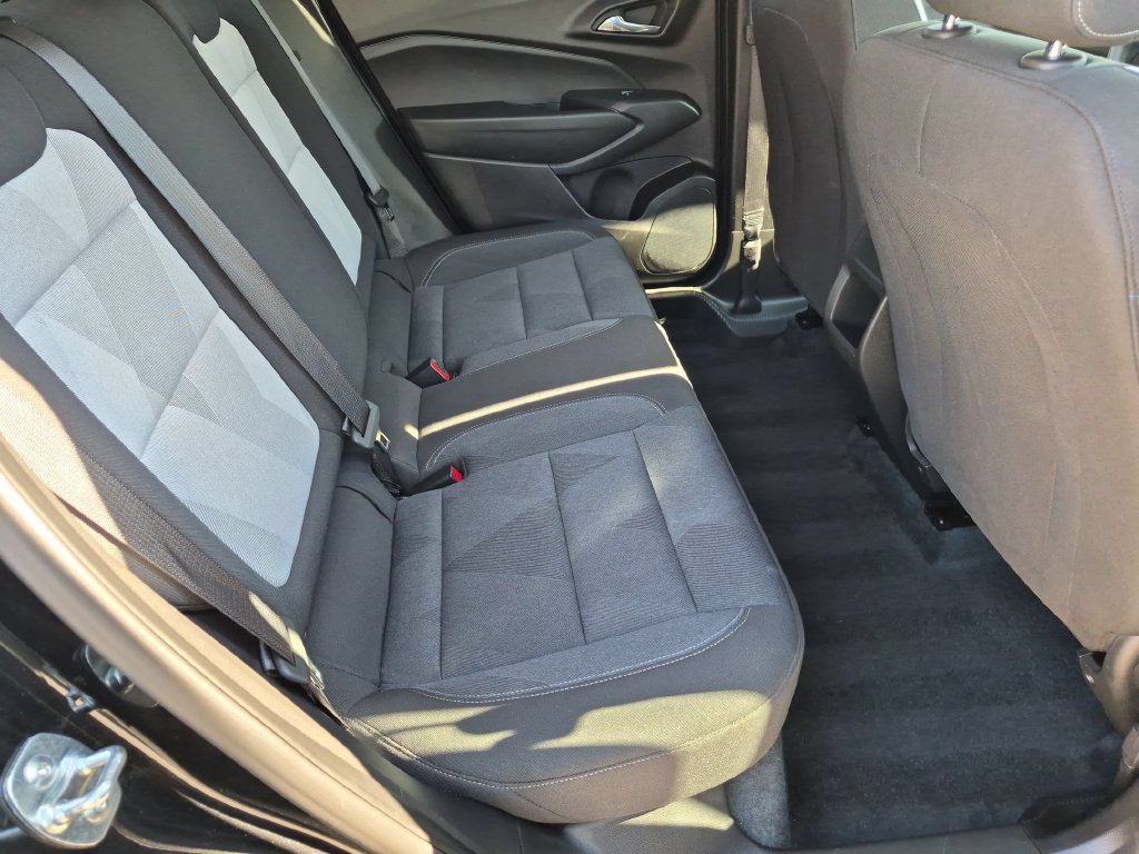 Used 2025 Chevrolet Trax LS FWD image 28