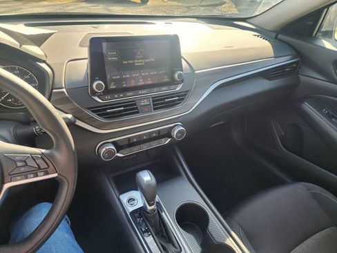 Used 2025 Nissan Altima 2.5 SV image 10