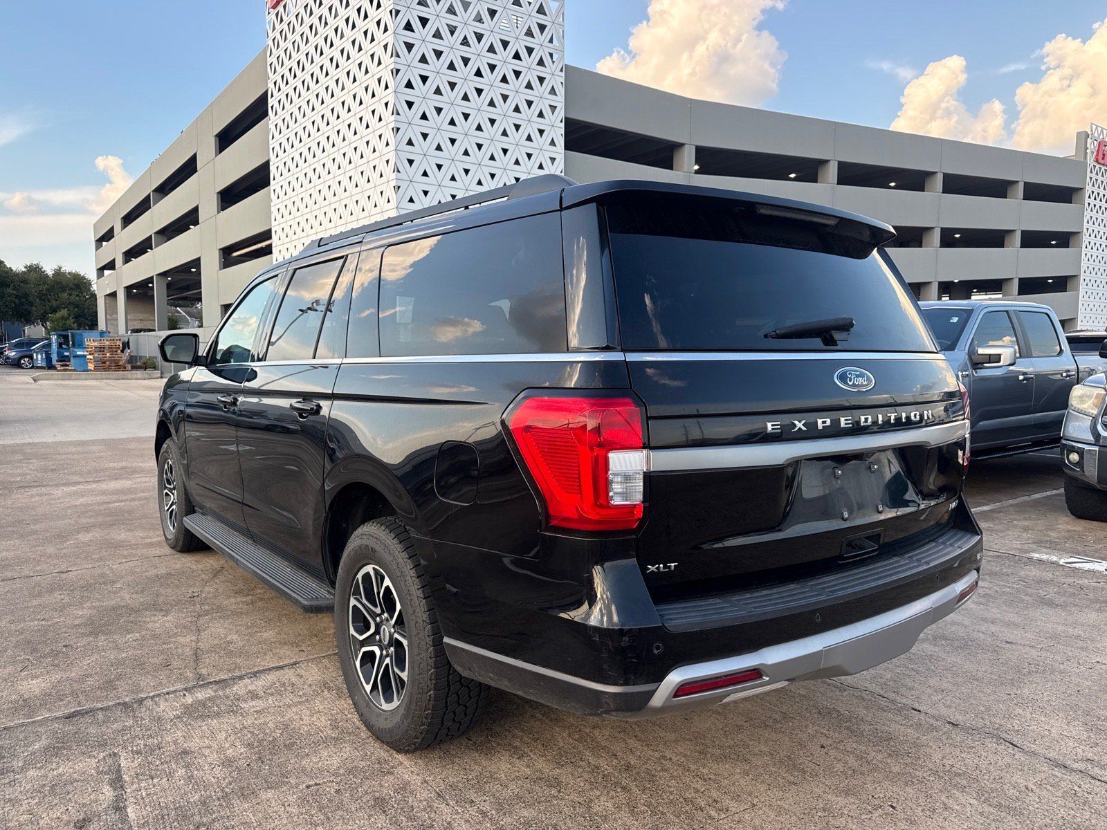 Used 2024 Ford Expedition Max XLT RWD image 6