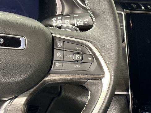 New 2025 Jeep Grand Cherokee Limited image 18