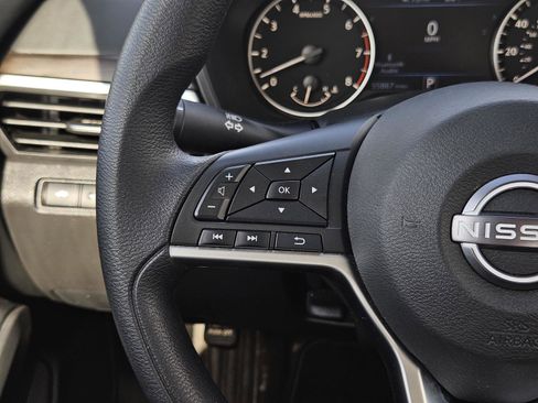 Used 2024 Nissan Altima 2.5 SV image 14