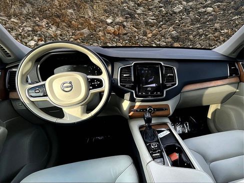 Used 2021 Volvo XC90 T6 Momentum w/ Protection Package Premier image 14
