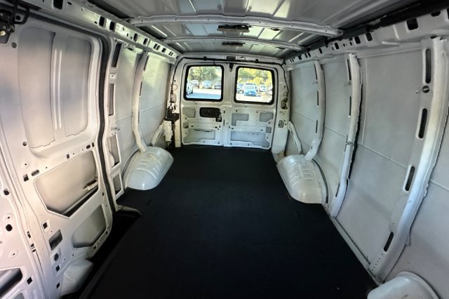 Used 2018 Chevrolet Express 2500 RWD image 15