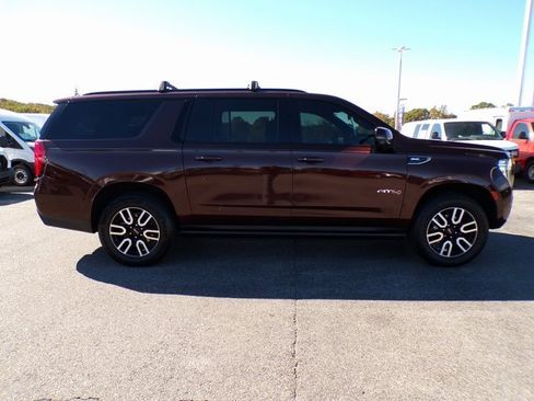 Used 2023 GMC Yukon XL AT4 w/ AT4 Premium Plus Package image 5