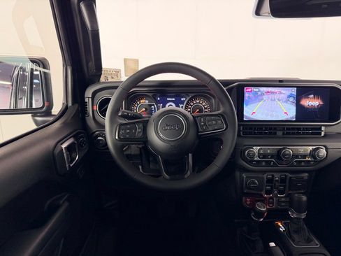 Used 2024 Jeep Wrangler Unlimited Rubicon w/ Capability Package AWD/4WD image 17