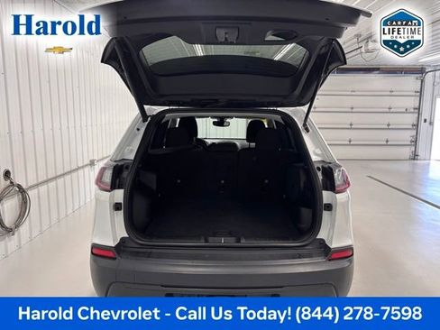 Used 2019 Jeep Cherokee Latitude w/ Comfort & Convenience Group AWD/4WD image 5