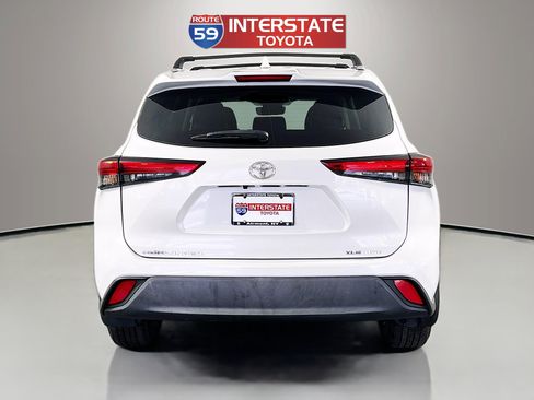 Used 2023 Toyota Highlander XLE image 6