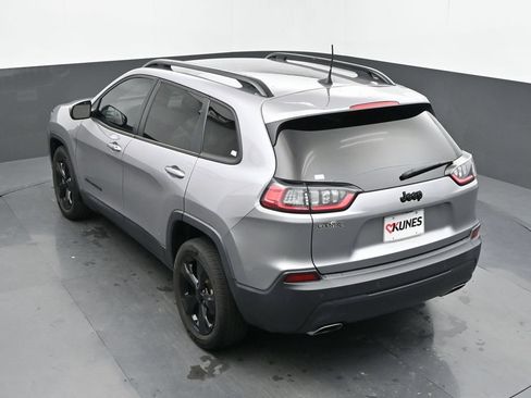 Used 2019 Jeep Cherokee Latitude Plus FWD image 21