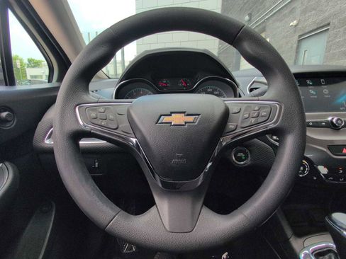 Used 2017 Chevrolet Cruze LT w/ Convenience Package FWD image 22