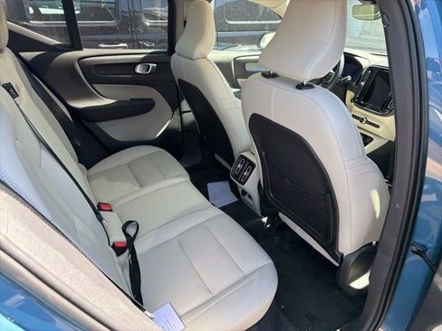 Used 2023 Volvo XC40 B5 Ultimate w/ Protection Package Premier image 10