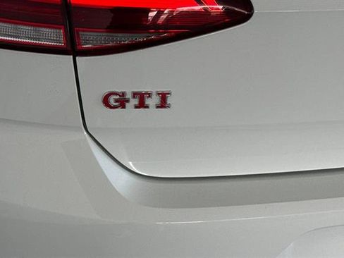 Used 2021 Volkswagen GTI SE FWD image 31