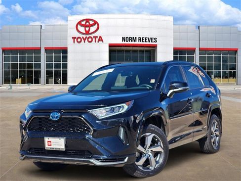 Used 2021 Toyota RAV4 SE image 1
