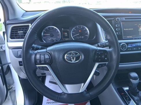 Used 2019 Toyota Highlander Plus FWD image 15
