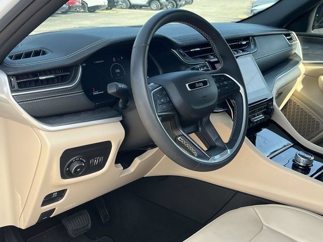 Used 2023 Jeep Grand Cherokee Limited w/ Black Appearance Package RWD image 12