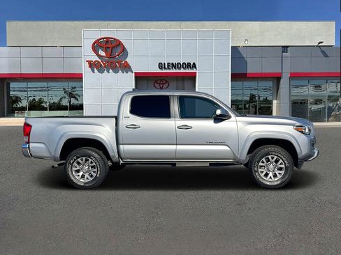 Used 2016 Toyota Tacoma SR5 image 2