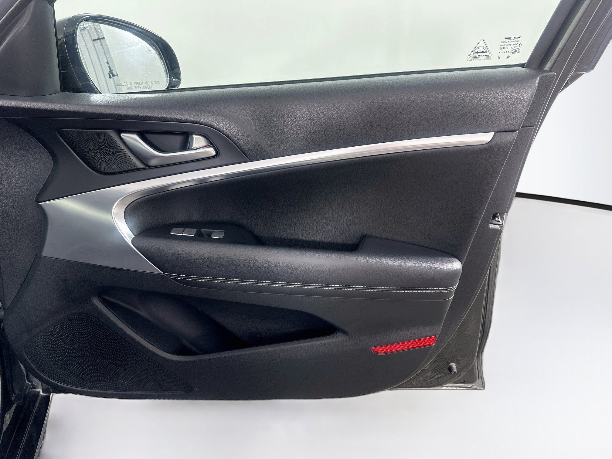Used 2025 Genesis G70 2.5T RWD image 31