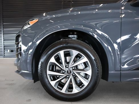 Used 2025 Audi Q6 e-tron Premium w/ Convenience Package image 4