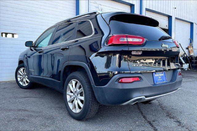 Used 2017 Jeep Cherokee Limited AWD/4WD image 4