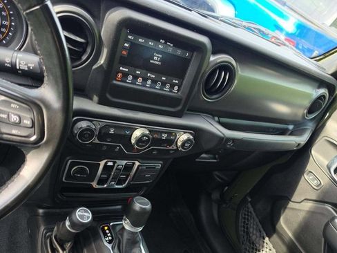 Used 2022 Jeep Gladiator Mojave AWD/4WD image 5