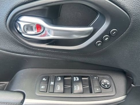 Used 2019 Jeep Cherokee Limited AWD/4WD image 20