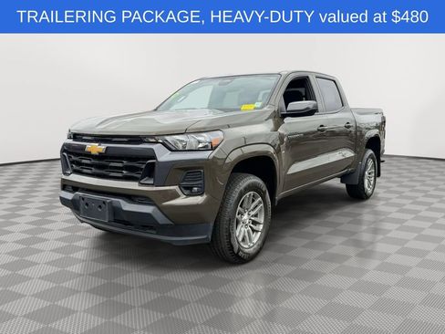 Used 2024 Chevrolet Colorado LT w/ LT Convenience Package AWD/4WD image 3