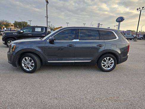 Used 2022 Kia Telluride LX image 2