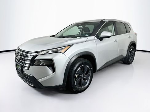 Used 2025 Nissan Rogue SV FWD image 3