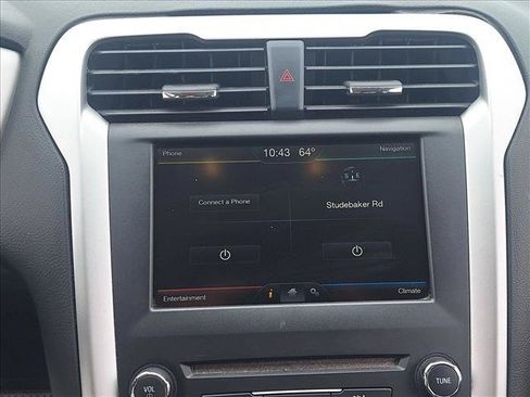 Used 2016 Ford Fusion SE FWD image 9