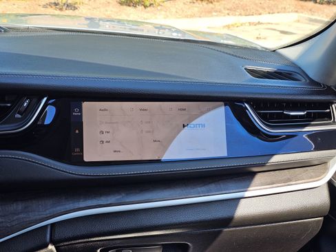 Used 2023 Jeep Grand Cherokee 4WD 4xe image 34