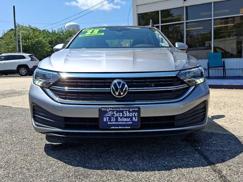 Used 2023 Volkswagen Jetta SE FWD image 2
