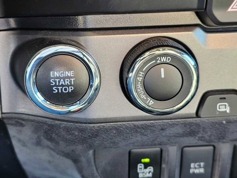 Used 2020 Toyota Tacoma TRD Off-Road w/ Technology Package AWD/4WD image 30