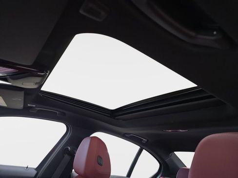 Used 2025 BMW 330i Sedan w/ M Sport Package image 29