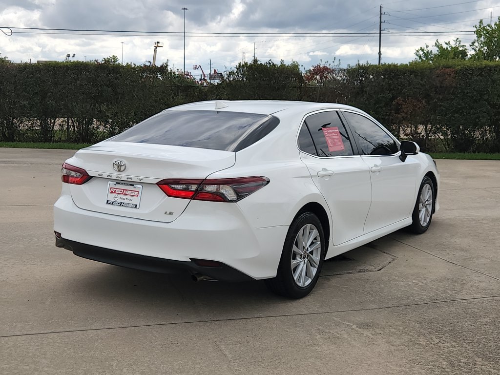 Used 2021 Toyota Camry LE FWD image 5