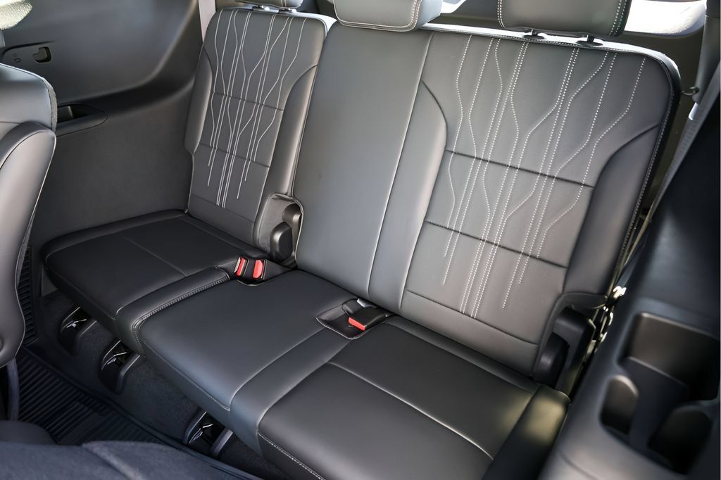 Used 2025 Buick Enclave Avenir w/ Super Cruise Package FWD image 28