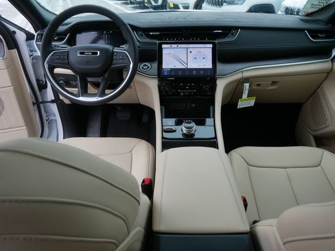 New 2025 Jeep Grand Cherokee Limited w/ Luxury Tech Group II image 10