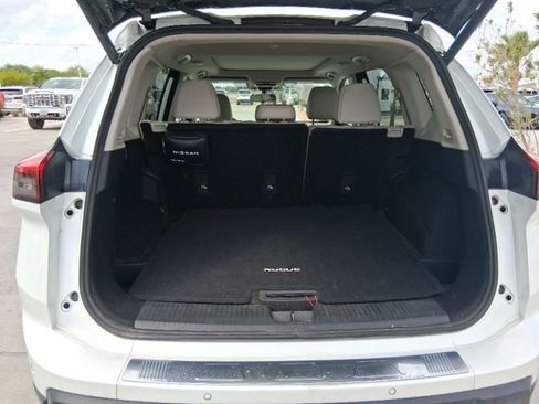 Used 2024 Nissan Rogue SV w/ SV Premium Package FWD image 6
