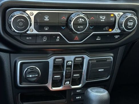 Used 2022 Jeep Wrangler Unlimited Sport AWD/4WD image 18