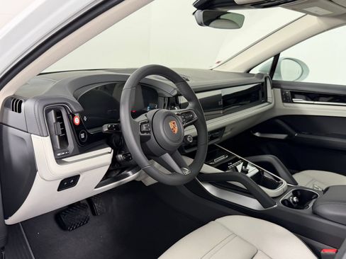 Certified 2026 Porsche Cayenne Coupe AWD/4WD image 4
