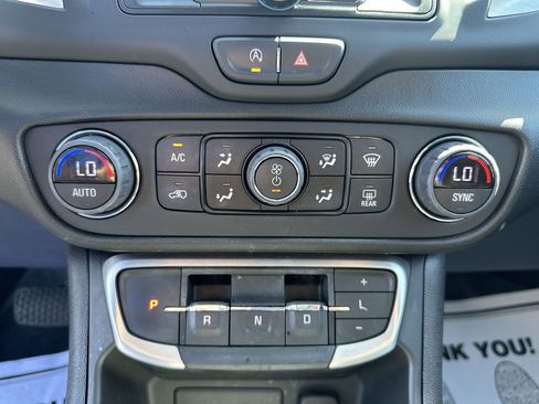 Used 2024 GMC Terrain SLE w/ Driver Convenience Package FWD image 24
