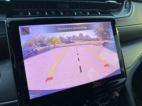 Used 2025 Jeep Grand Cherokee Limited AWD/4WD image 25