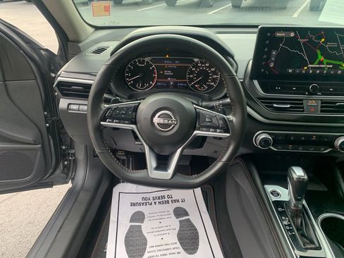 Used 2024 Nissan Altima 2.5 SR w/ SR Premium Package FWD image 22
